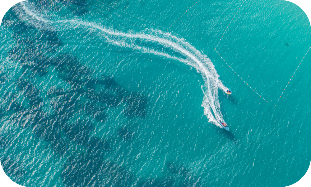 A birds eye image of two speedboats racing against each other in the ocean.